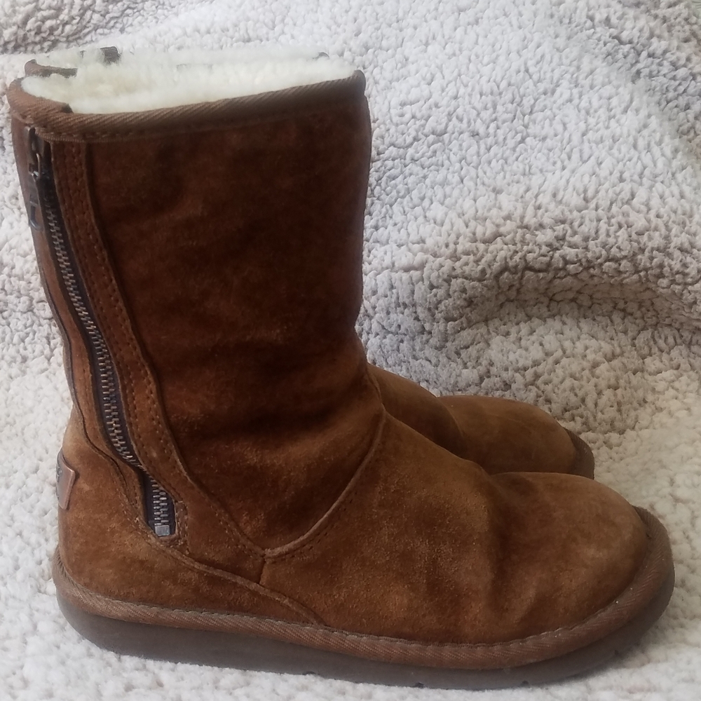 Uggs Brown Zipper Bronze hardware. Size 7